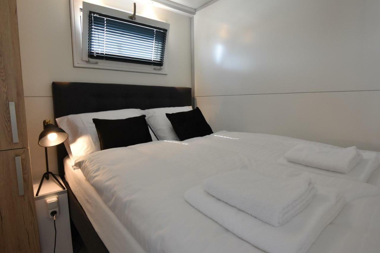 Cosy Floating Boatlodge Athene Maastricht Esterno foto