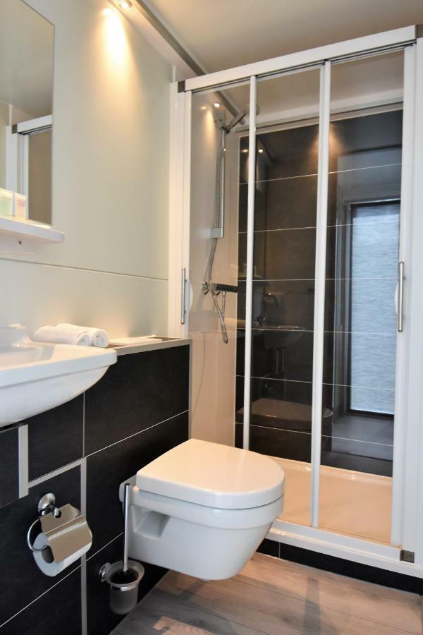Cosy Floating Boatlodge Athene Maastricht Esterno foto
